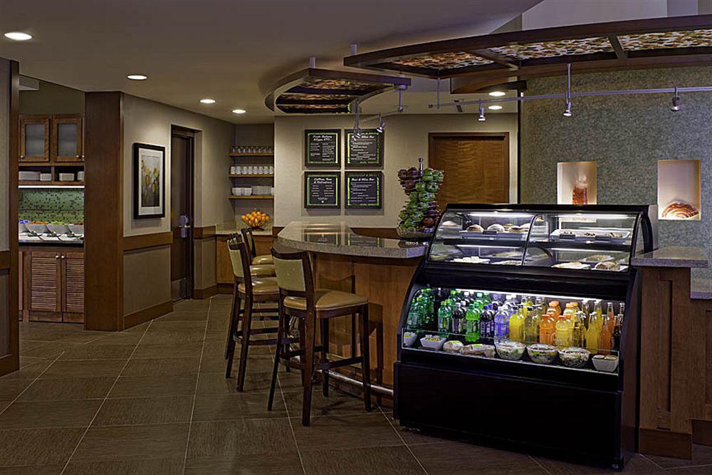 Hyatt Place Charlotte Arrowood Restaurant photo